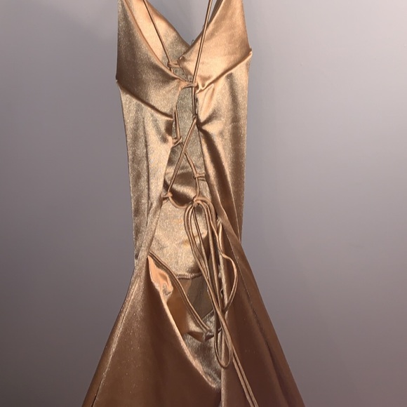 Gold dress - Picture 4 of 8